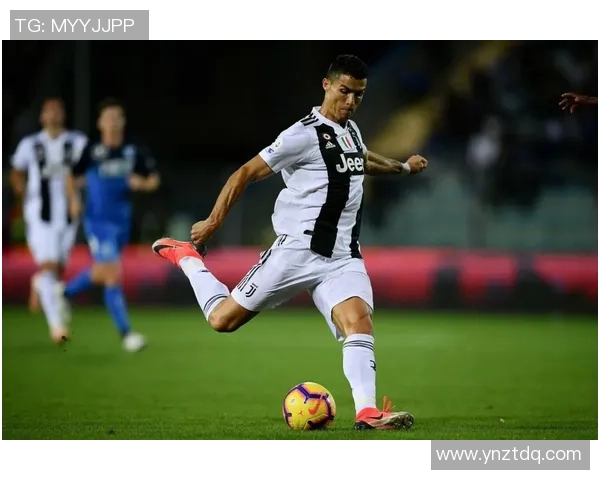 寸头染发成足球球星新潮流彰显个性魅力与场上激情 寸头染发成足球球星新潮流彰显个性魅力与场上激情