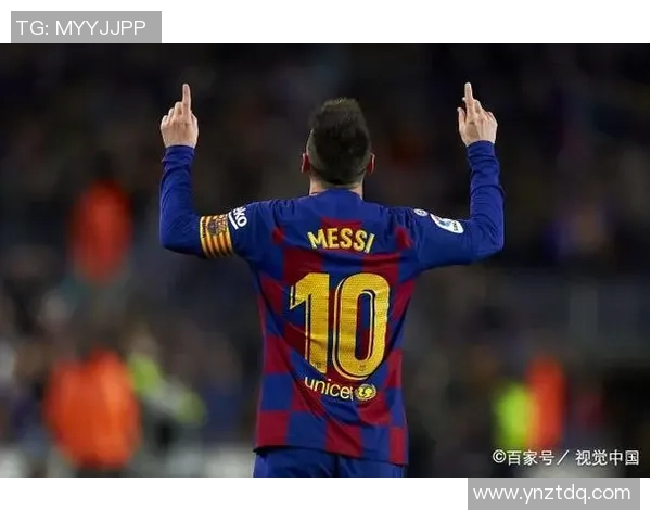 球场上的传奇瞬间：球星全力拼搏，展现足球技艺与激情的完美结合