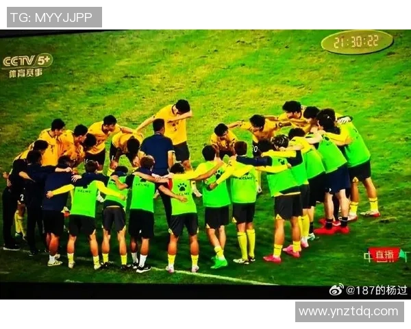 球星们齐聚一堂精彩瞬间定格足球赛场最震撼合照 球星们齐聚一堂精彩瞬间定格足球赛场最震撼合照