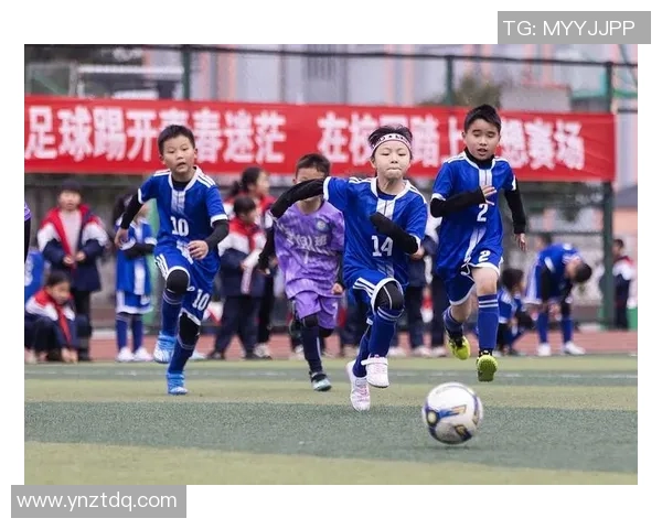 足球巨星对决 谁能称霸绿茵场 谁才是当今最强球员